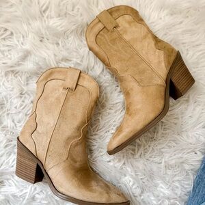 Universal Thread Womens Jacey Tan Suede Country Western Ankle Boots/Booties |NEW